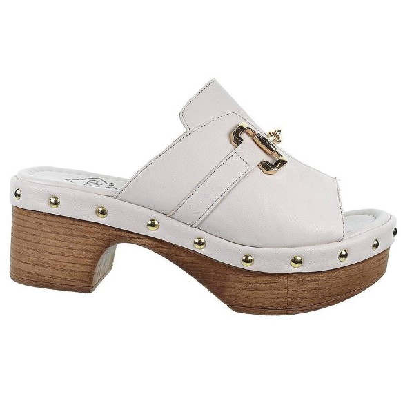 Top3 Zueco en piel con planta muy confortable y piso plataforma imitación madera con tachuelas.