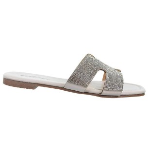 Isteria Zueco sintético con fantasía y suela plana de goma muy ligera y flexible. Tus zuecos mas elegantes para este verano.