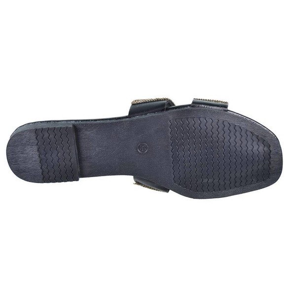 Isteria Zueco sintético con fantasía y suela plana de goma muy ligera y flexible. Tus zuecos mas elegantes para este verano.