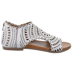 Top3 Sandalia piel perforada cierre en talón con cremallera y planta muy confortable. Piso de goma muy flexible antideslizante.