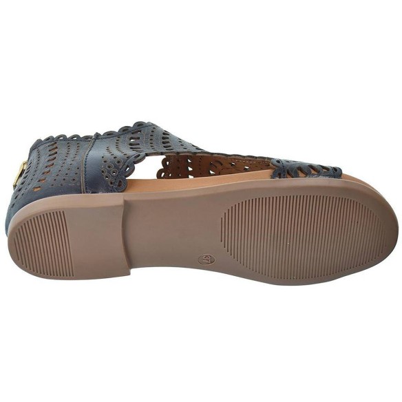 Top3 Sandalia piel perforada cierre en talón con cremallera y planta muy confortable. Piso de goma muy flexible antideslizante.