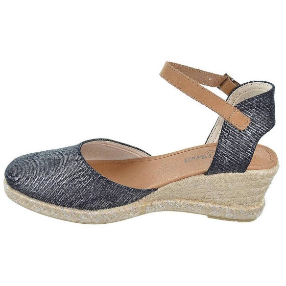 30084 Mediterranea Alpargata textil. Cierre en pulsera con hebilla. Plantilla acolchada. Piso cuña en yute antideslizante.