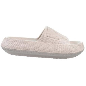 K23033 Kelara Zueco en goma muy confortable y ligero. Un original diseño para disfrutar los días de playa y piscina.