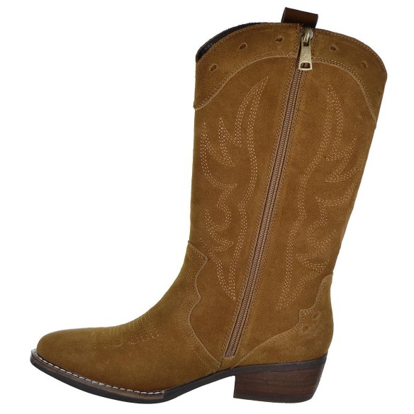 Top3 Bota campera en piel serraje Forro interior textil y cremallera interior. Piso con tacón campero de 4cm de altura.