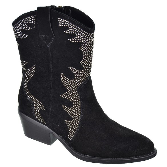 Top3  Botín campero en piel serraje con remaches, forro textil y cremallera interior. Piso con tacón campero de 4cm de altura.