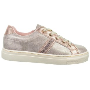 2412 Crecendo Sneaker sintético metalizado. Forro y plantilla textil acolchado. Cordones Piso de goma antideslizante.