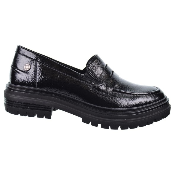 171317 Refresh Zapato Mocasín en charol sintético vegano. Forro textil y plantilla acolchada. Suela de goma antideslizante.