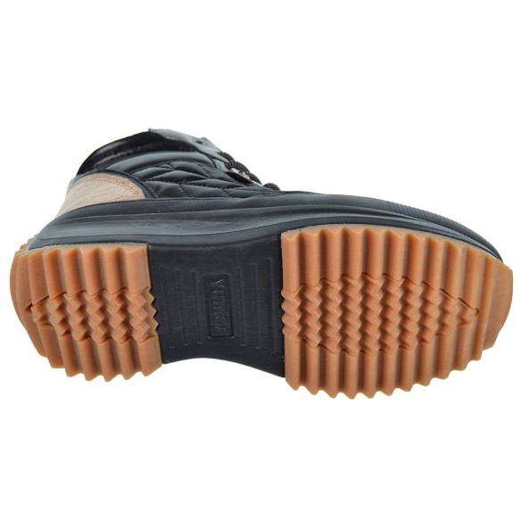 Solaise Yumas Botín Botín en microfibra y nylón, forro en textil y plantilla confort látex . Cierre en cordones