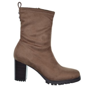 25243 D´Angela Botín antelina con licra. Forro textil. Cremallera interior. Suela de caucho con tacón ancho de 7cm de altura.