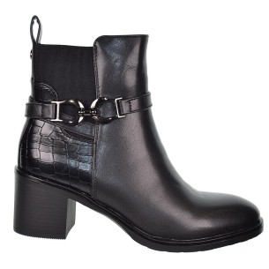 25622 Amarpies Botín sintético. Elástico y cremallera. Acolchado. Piso de caucho antideslizante. Tacón ancho de 6cm. de altura.