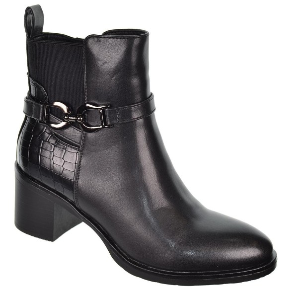 25622 Amarpies Botín sintético. Elástico y cremallera. Acolchado. Piso de caucho antideslizante. Tacón ancho de 6cm. de altura.