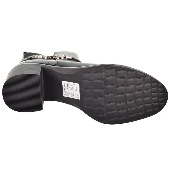 25622 Amarpies Botín sintético. Elástico y cremallera. Acolchado. Piso de caucho antideslizante. Tacón ancho de 6cm. de altura.