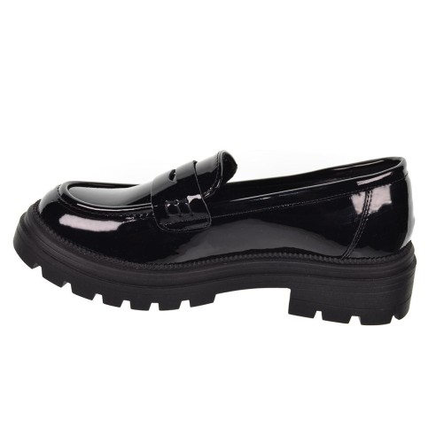 150640 Xti Kids Zapato Mocasín en charol. Sintético y detalle con antifaz. Suela de goma desdentada antideslizante.