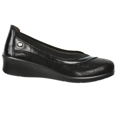 21853 Laura Azaña Zapato Confort Piel estilo salón. Con elástico. Forro y plantilla textil anti bacterias. Piso poliuretano cuña