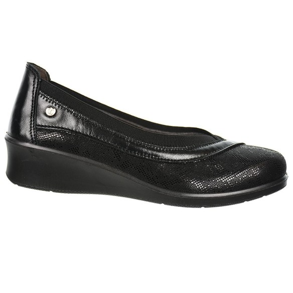 21853 Laura Azaña Zapato Confort Piel estilo salón. Con elástico. Forro y plantilla textil anti bacterias. Piso poliuretano cuña