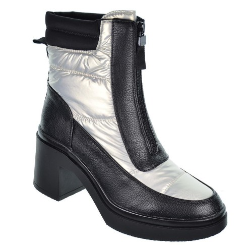 25221 D´Angela Botín Acolchado textil acolchado y sintético con forro textil. Cremallera tacón ancho de 7cm y plataforma de 2cm.