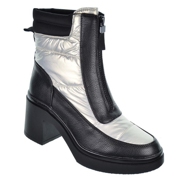 25221 D´Angela Botín Acolchado textil acolchado y sintético con forro textil. Cremallera tacón ancho de 7cm y plataforma de 2cm.