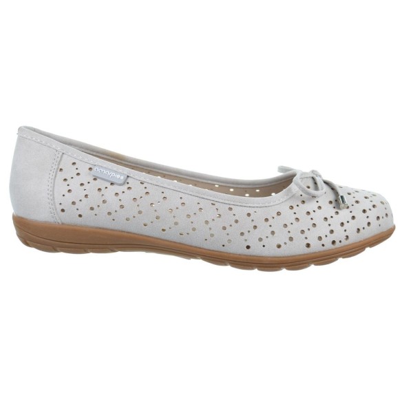 Zapato sintético perforado. Forrado interior textil. Plantilla acolchada confort. Suela de goma muy ligera y flexible.