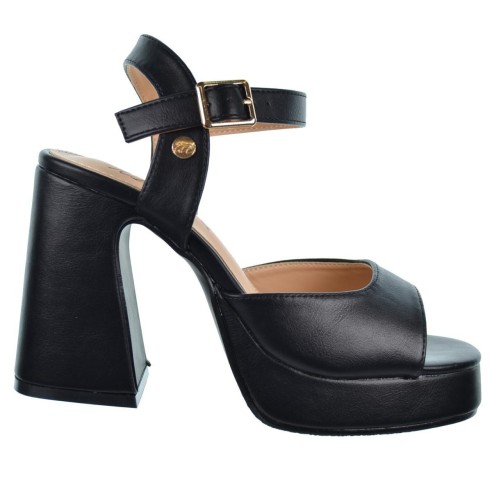 Isteria 24048  Sandalia en sintético. con cierre en hebilla regulable. Piso con plataforma forrada de 2cm. y tacón ancho de 9cm.