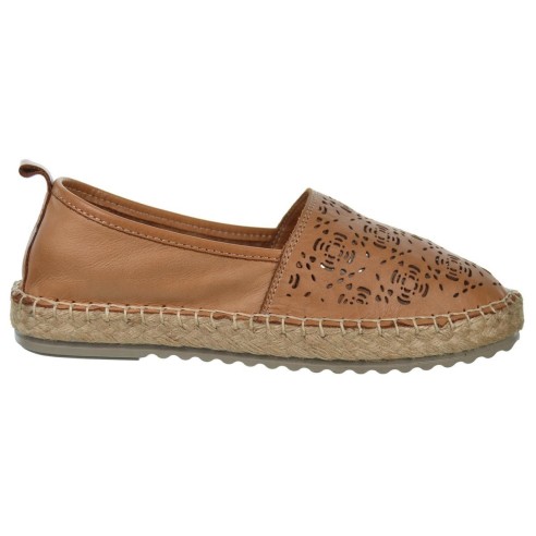 Top3 24511 Alpargata de piel. Con pala perforada. Forro textil, plantilla en piel acolchada y piso de goma