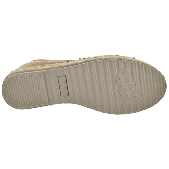 Top3 24511 Alpargata de piel. Con pala perforada. Forro textil, plantilla en piel acolchada y piso de goma