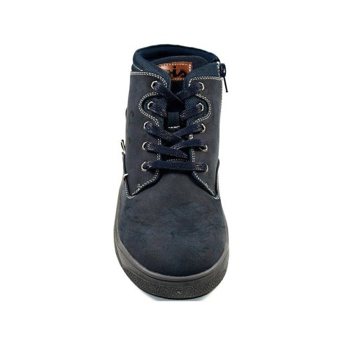 63012 Lois Botín 63012 LOIS. Botín sintético, forro interior y plantilla acolchada en textil. Cierre en cordones . Piso de goma 