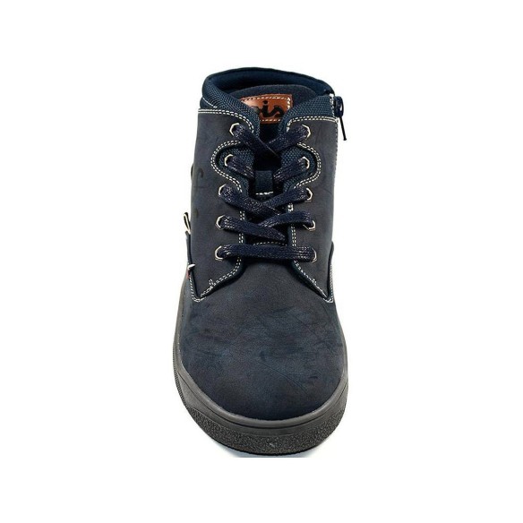 63012 Lois Botín 63012 LOIS. Botín sintético, forro interior y plantilla acolchada en textil. Cierre en cordones . Piso de goma 