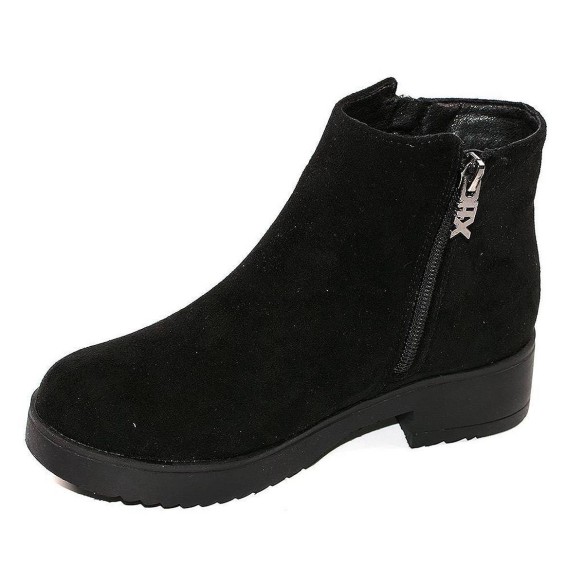 57371 Xti Kids Botín 57371 XTI KIDS. Botín en antelina, forro interior y plantilla textil acolchado. Cierre con cremallera inter