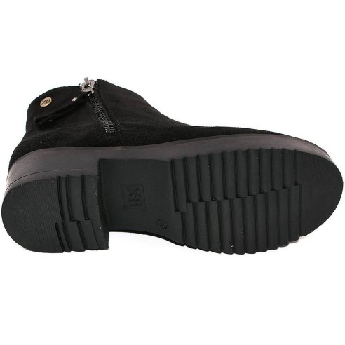 57371 Xti Kids Botín 57371 XTI KIDS. Botín en antelina, forro interior y plantilla textil acolchado. Cierre con cremallera inter