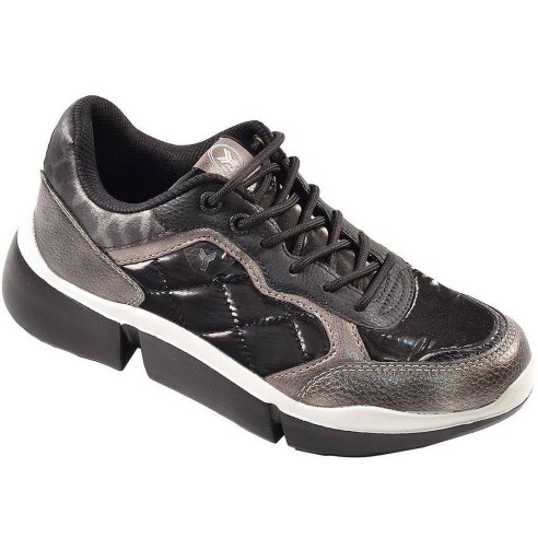 Evania Yumas Sneaker Sneaker en nylon, forro textil y plantilla confort látex. Cierre en cordones para un máximo ajuste. Piso de