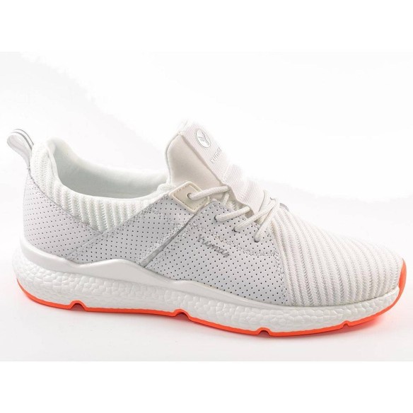 Everton Yumas Sneaker Sneaker piel y serraje, forro textil acolchado transpirable y plantilla confort látex. Cierre en cordones 