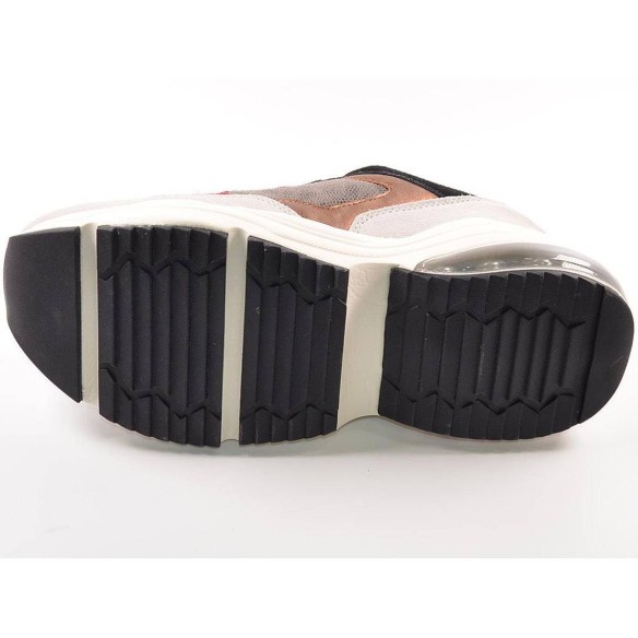 Glorya Yumas Sneaker Sneaker en piel vuelta y microfibra transpirable. Forro textil y plantilla latex confort. Cierre en cordone