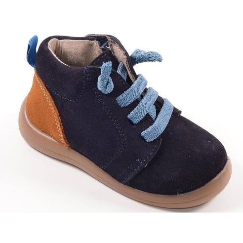 52001 Xiquets Botín Comprar Botín en serraje piel, forro textil acolchado. Cierre en cordones elásticos y cremallera en lateral 