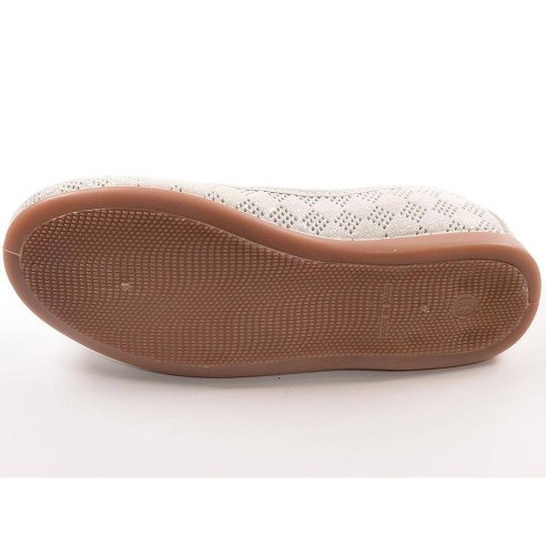 71202 Xiquets Zapato Comprar Zapato de piel perforada formando rombos. Forro textil y plantilla en piel acolchada. Piso de goma 