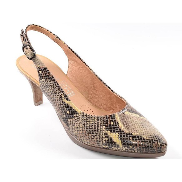 91062 Desiree Zapato Zapato piel con grabado animal print. Forro y plantilla en piel con acolchado. Cierre con hebilla. Piso pla