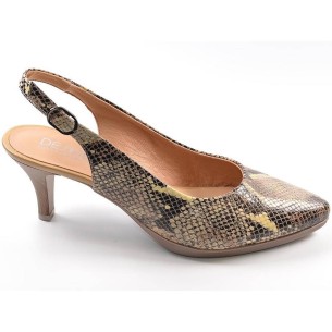 91062 Desiree Zapato Zapato piel con grabado animal print. Forro y plantilla en piel con acolchado. Cierre con hebilla. Piso pla 2