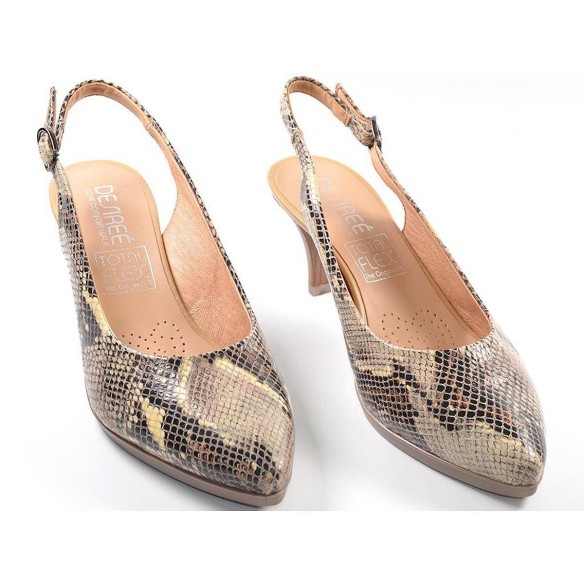 91062 Desiree Zapato Zapato piel con grabado animal print. Forro y plantilla en piel con acolchado. Cierre con hebilla. Piso pla
