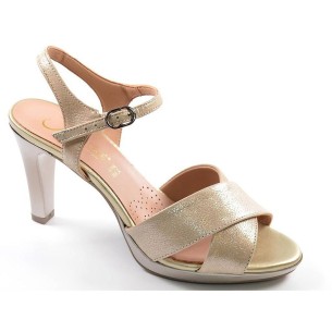 Alba8 Desireé Sandalia Sandalia de piel metalizada. Forro y plantilla acolchada. Cierre pulsera con hebilla ajustable. Piso en p