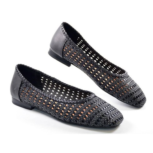 19464 Dangela Zapato Zapato en material sintético trenzado, con piso plano muy confortable. Es un bonito diseño para combinar co