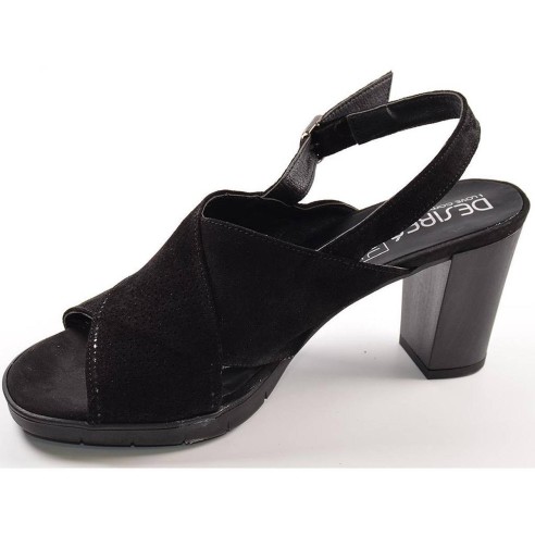 91174 Desiree Sandalia Sandalia en piel serraje . Forro y plantilla en piel. Cierre con hebilla. Piso plataforma con suela antid