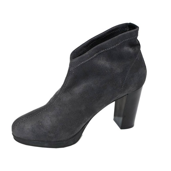 82544 Desireé Botín Comprar Botín en ante sintético con lycra y forro textil. Plantilla confort para. Plataforma de caucho antid