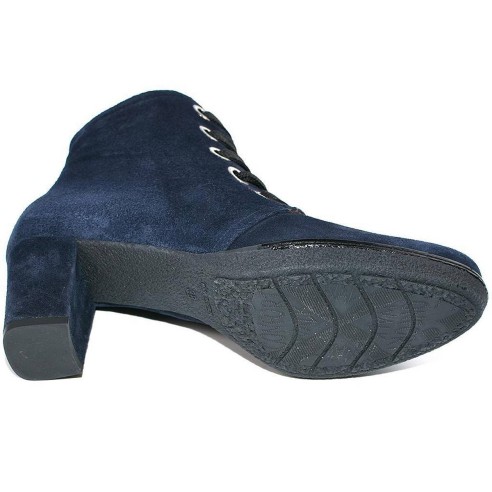 82512 Desireé Botín Comprar Botín piel serraje. Forro textil, cordones y cremallera en interior. Plantilla confort. Plataforma  