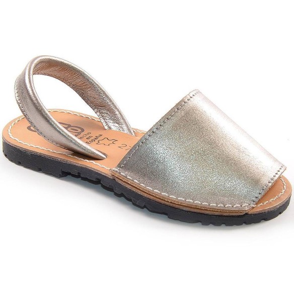 T-1-C. Crecendo Sandalia Ibicenca Sandalia Ibicenca en material piel, con cierre de velcro ajustable. Planta en piel y piso de g