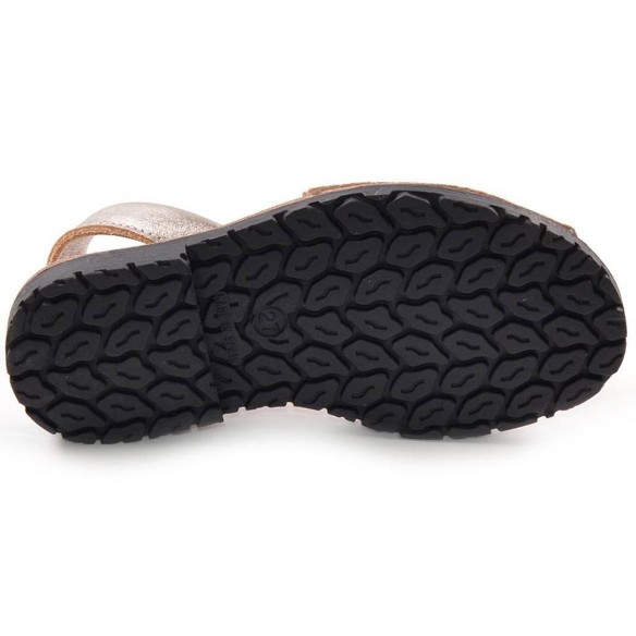 T-1-C. Crecendo Sandalia Ibicenca Sandalia Ibicenca en material piel, con cierre de velcro ajustable. Planta en piel y piso de g