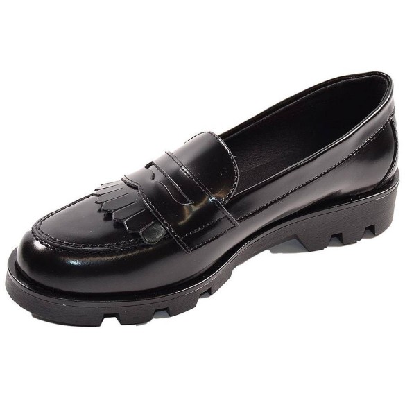 854113 Pablosky Zapato Zapato colegial en piel charol. Forro y plantilla textil inTech transpirable. Piso de goma antideslizante