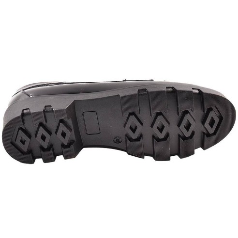 854113 Pablosky Zapato Zapato colegial en piel charol. Forro y plantilla textil inTech transpirable. Piso de goma antideslizante