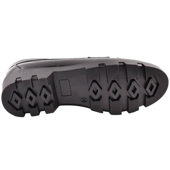 854113 Pablosky Zapato Zapato colegial en piel charol. Forro y plantilla textil inTech transpirable. Piso de goma antideslizante