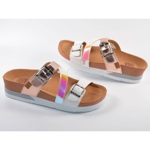62974 Gioseppo Zueco Sandalia Zueco sintético, triple tira metalizada, colores diferente, y doble hebilla. Plantilla textil, res 2