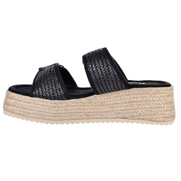 79597 Refresh Zueco 79597REFRESH. Sandalia tipo Zueco de rafia. Forrado textil y cierre con doble hebilla. Piso plataforma de 6c