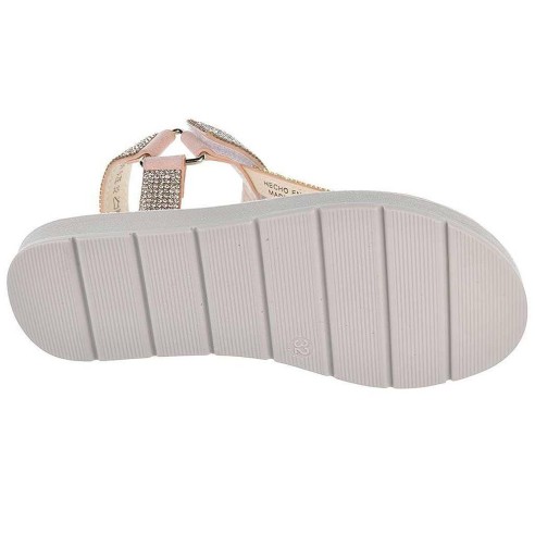 58039 Xti Kids Sandalia 58039 XTI KIDS. Sandalia en material sintético con pedrería. Cierre con velcro ajustable en empeine. Pis